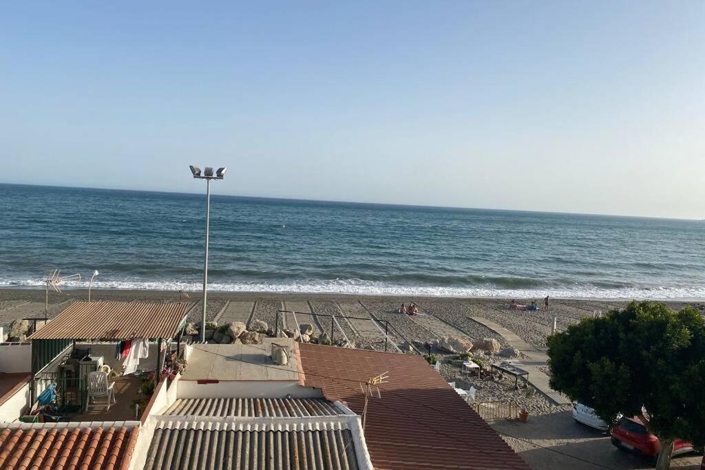 Maravilloso Apartamento En Primera Linea De Playa Con Vistas Al Mar En Caleta De Velez 2 D Exterior foto